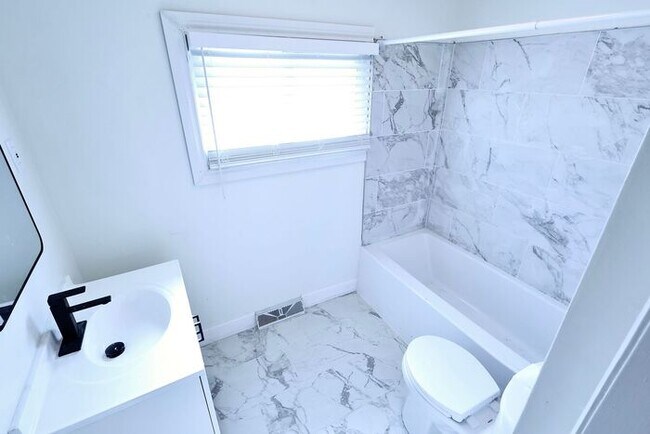 Building Photo - 450 Stanton Ave