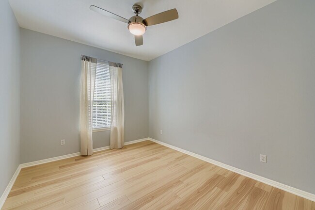 Building Photo - "Charming 3-Bed Townhouse Retreat with 151...