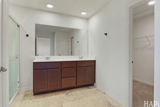 Building Photo - 2029 Magnolia Ln