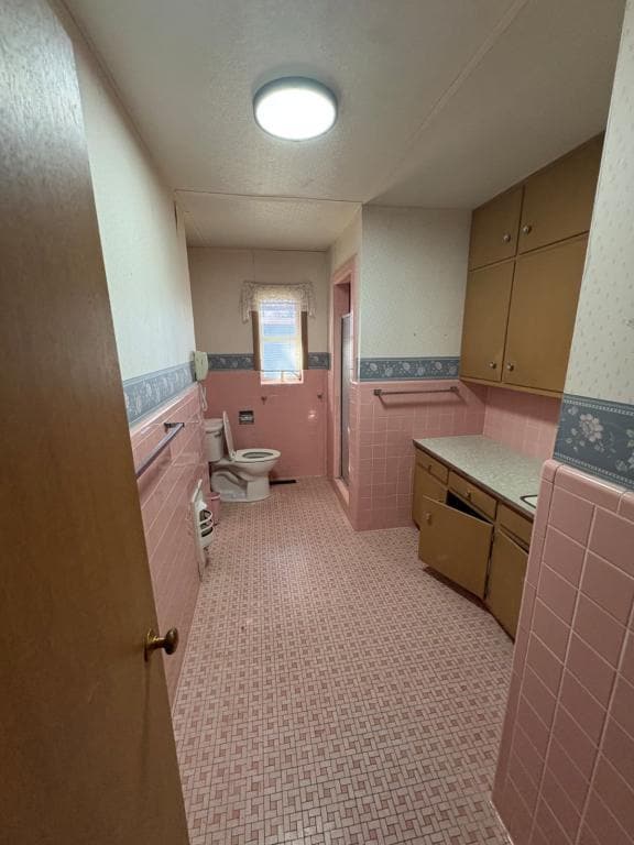 Building Photo - 603 E Maple St