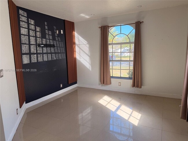 Building Photo - 2804 NW 7th Ct