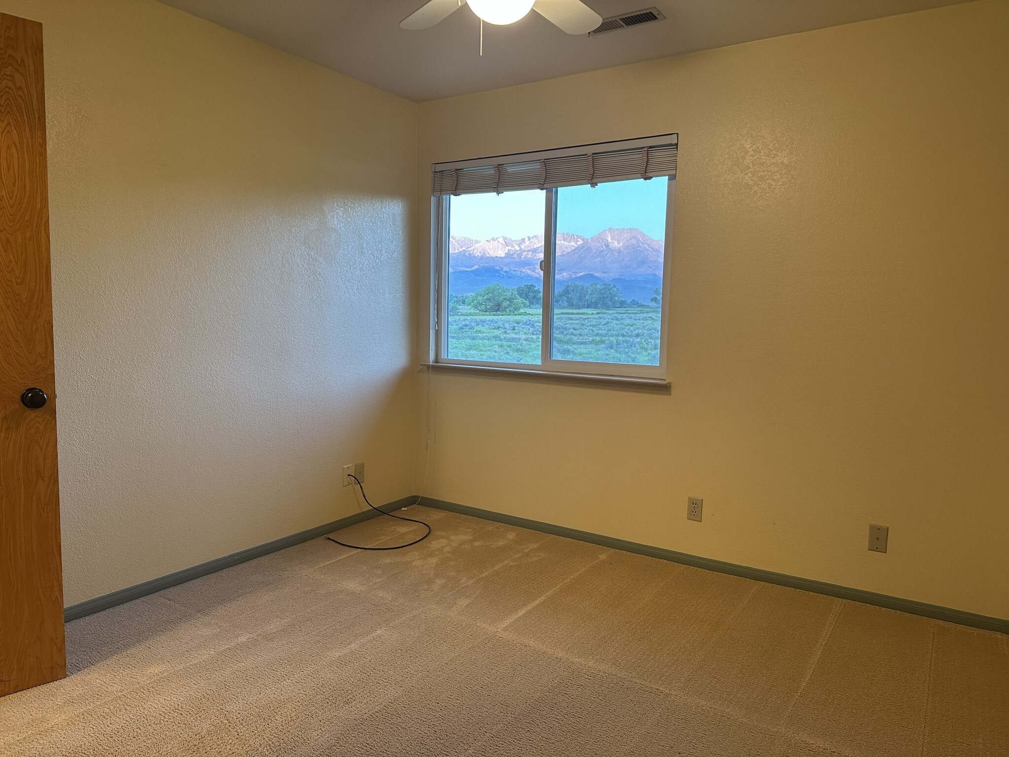 Building Photo - 1631 Shoshone Dr