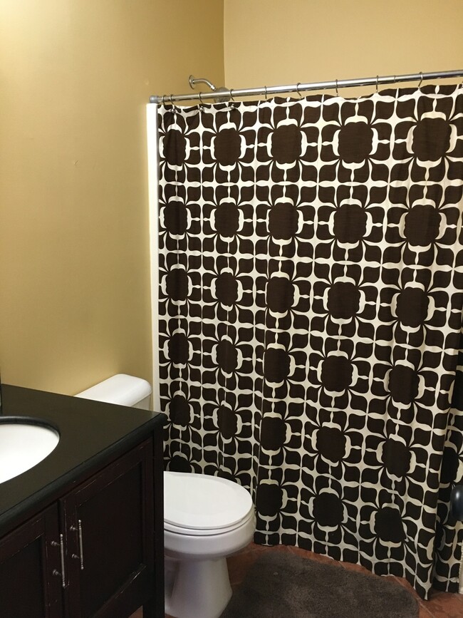 Building Photo - 3 bedroom/2 bath in Falcon Creek Subdivision