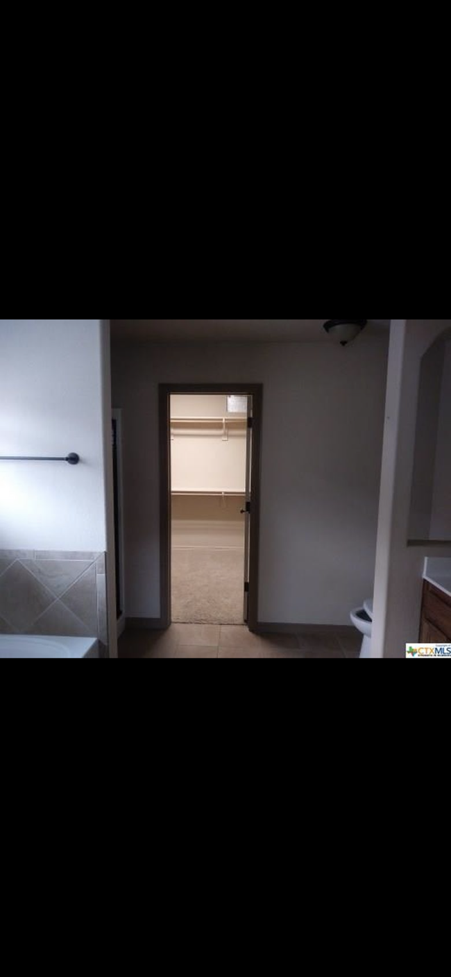 Building Photo - 4007 Salt Fork Dr