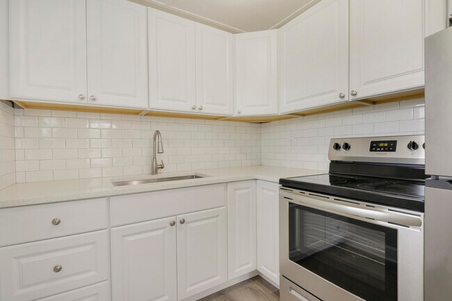 Building Photo - 1118 N J St