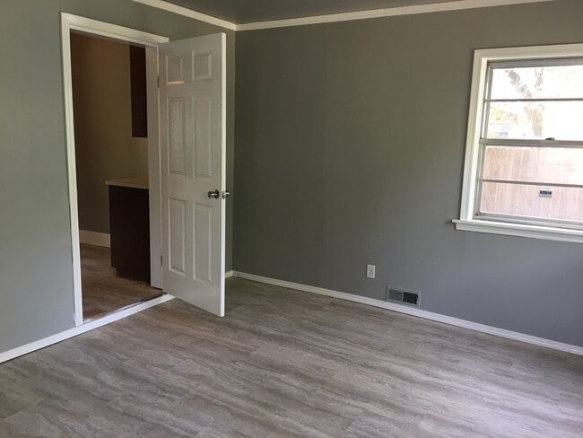 Building Photo - 2725 E 1st St