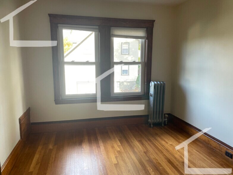 Building Photo - 50 Larch St