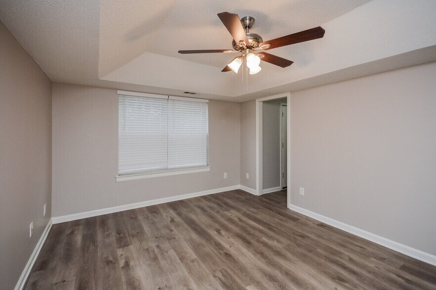 Building Photo - 5490 Northcut Dr
