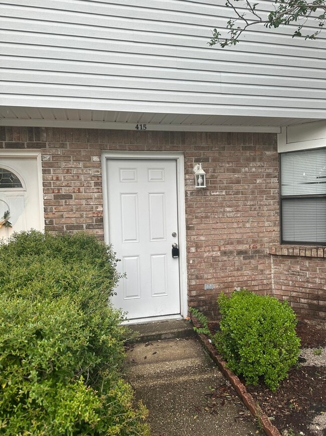Primary Photo - 415 Waterway Ln