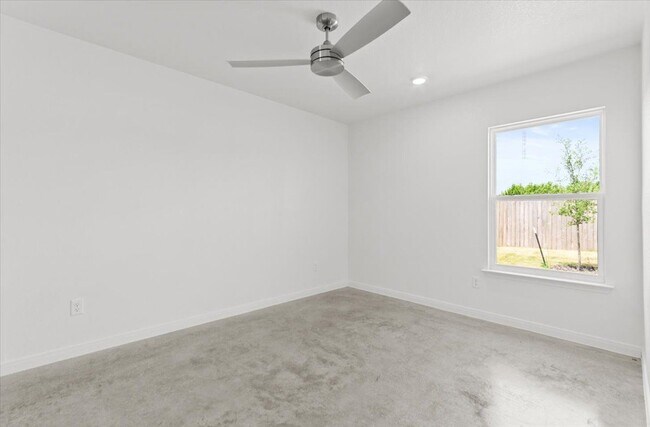 Building Photo - 911 Sevenleaf Ln