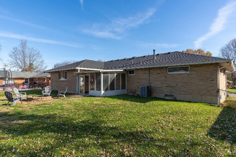 Building Photo - 907 Birchwood Dr