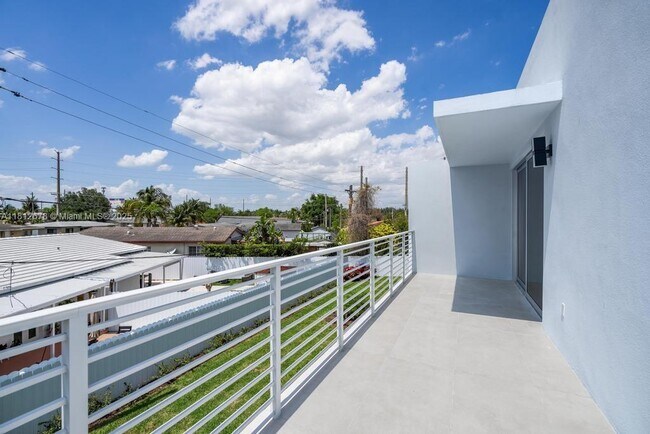 Building Photo - 320 Florida Blvd