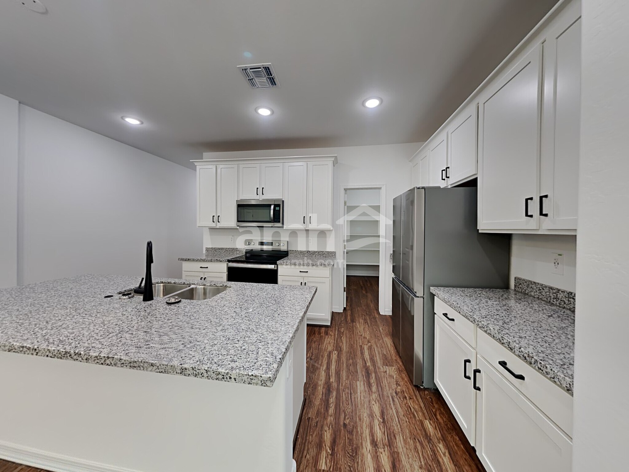 Building Photo - 15074 W Sherman St