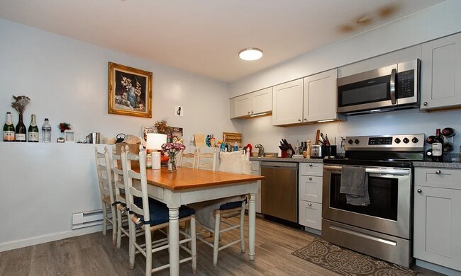 Building Photo - 504 N 19th Ave