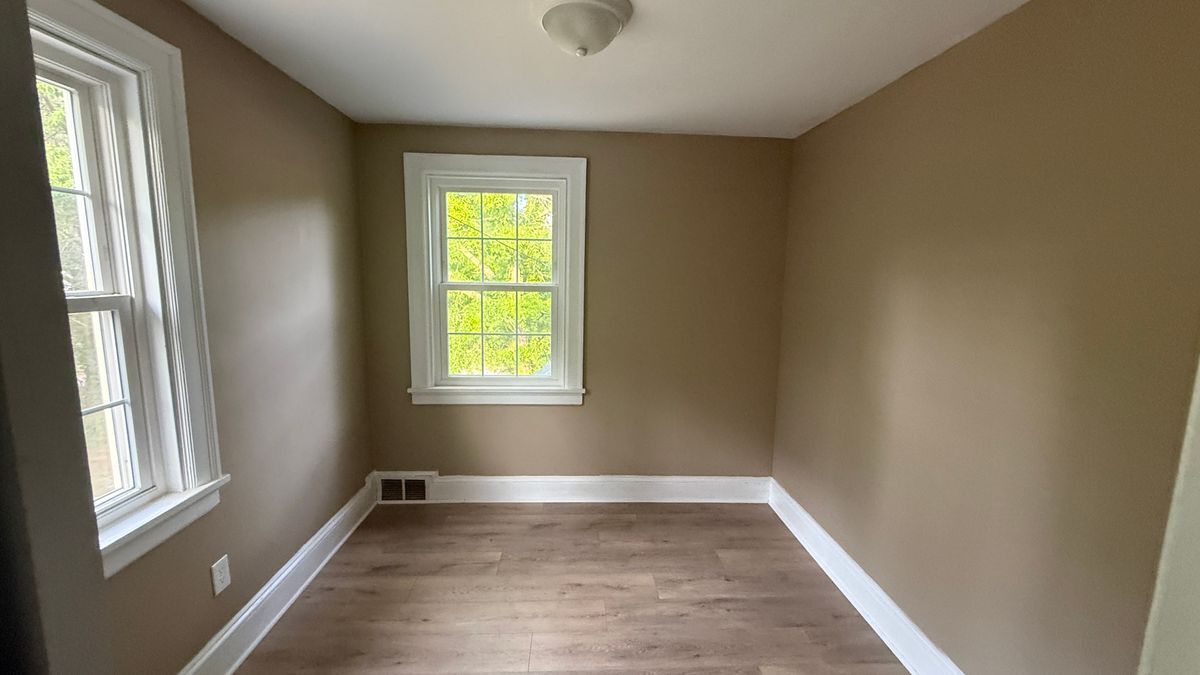 Building Photo - 335 Claremont St