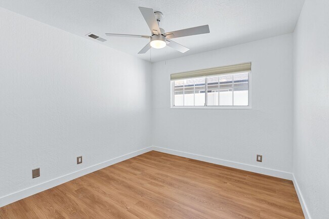 Building Photo - 4 bed/ 3 bath Single-Family Home in North Napa