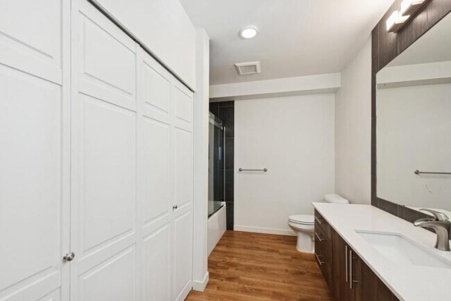 Building Photo - 1 bedroom in Seattle WA 98102