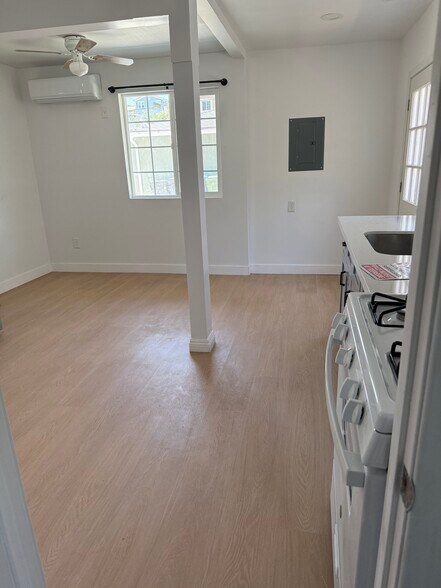 Building Photo - 456 S Bernal Ave