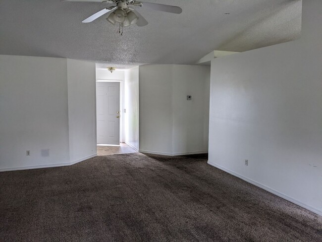 Building Photo - Super-Sized Yard • Move-In Ready • 2-Car Garage