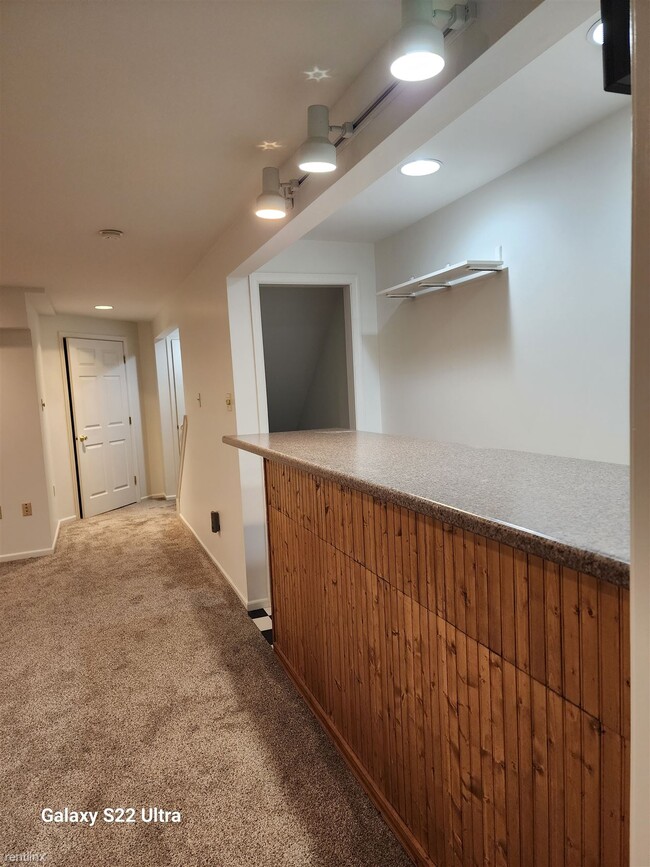 Building Photo - 3 br, 2.5 bath Townhome - 1585 Pinewind Drive