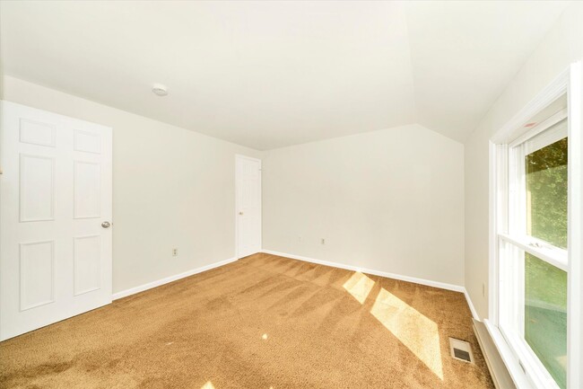 Building Photo - New Market Rental