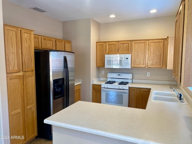 Building Photo - 4008 E Ironhorse Rd