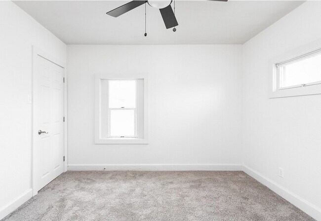 Building Photo - 563 Tecumseh St