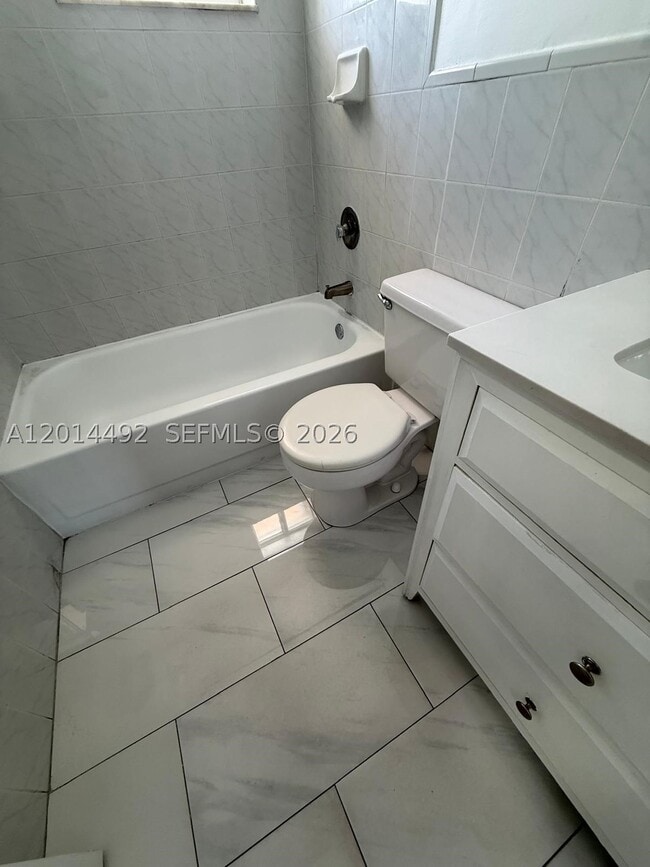 Building Photo - 2212 W 74th St