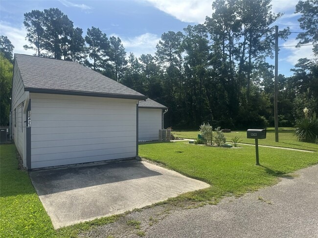 Building Photo - 12423 Woodlake Ln