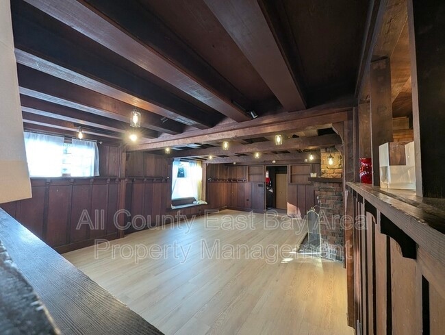 Building Photo - 1529 Josephine St