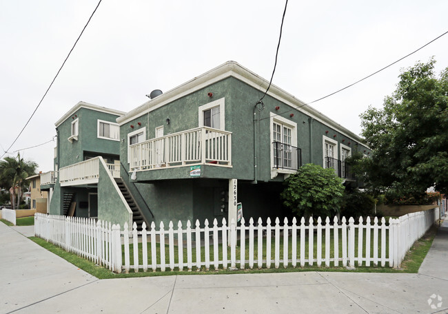 Primary Photo - Penn Street Apartments