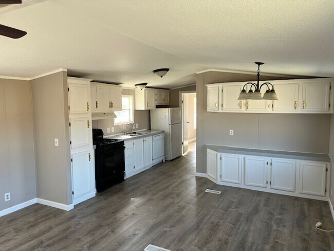 Building Photo - Newly Remodeled Home on a large lot