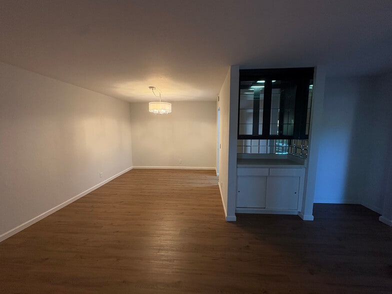 dinning room - 350 N Civic Dr