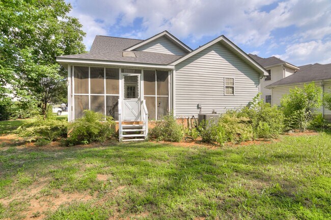 Building Photo - 2545 Carriage Creek