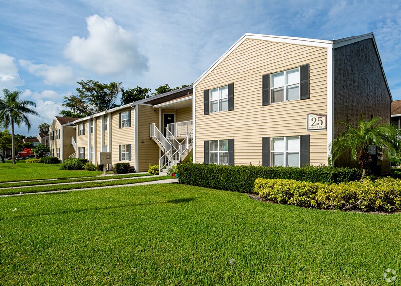 Advenir at Walden Lake Miami, FL Apartment Finder