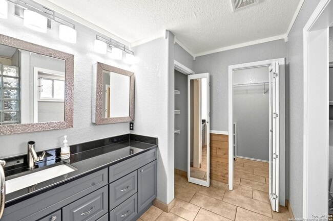 Building Photo - 6739 Tezel Bend