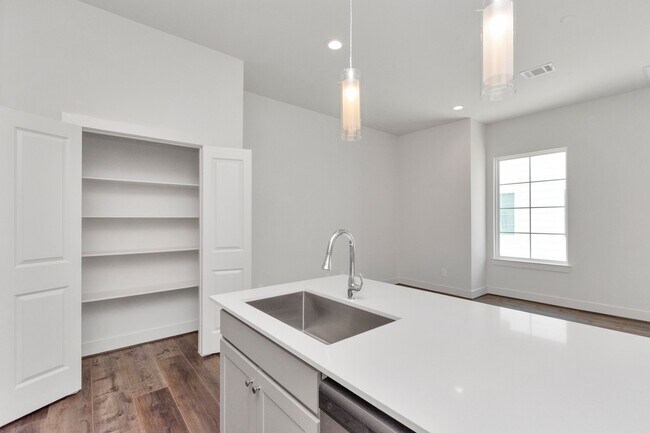 Building Photo - 2007 Bauer Dr