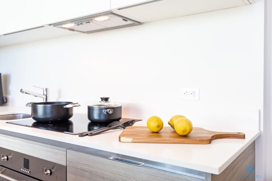 Building Photo - 777 N Ocean Dr