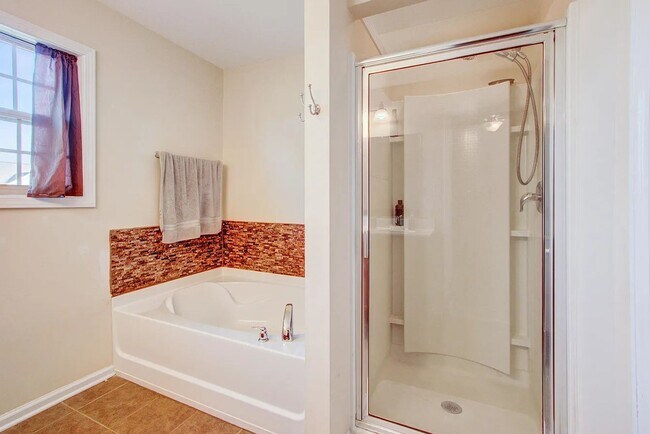 Building Photo - 132 Carolina Wren Ave