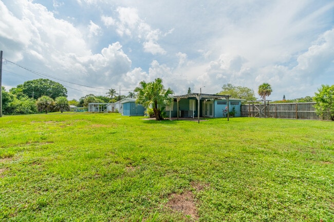 Building Photo - 170 Banyan Dr