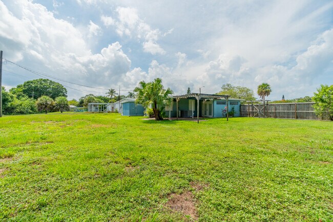 Building Photo - 170 Banyan Dr