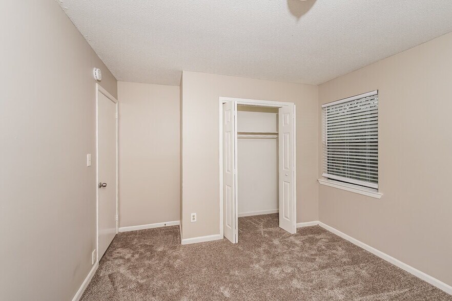 Building Photo - 5201 Willow Ridge Ln