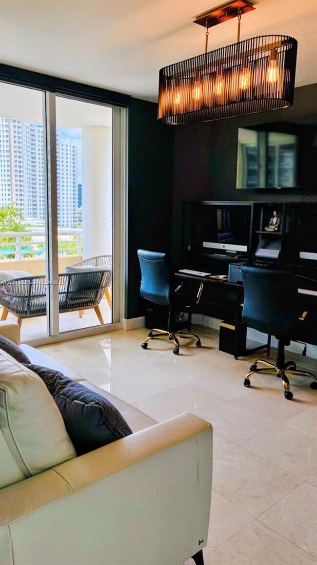 Building Photo - 848 Brickell Key Dr