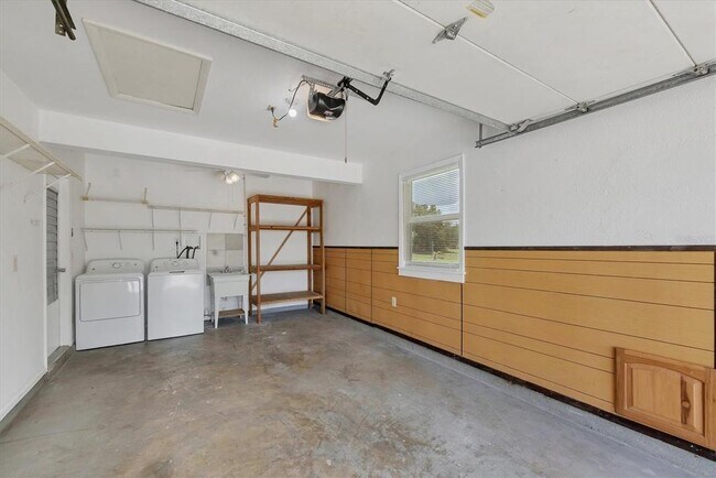 Building Photo - 5439 Kenwood Dr