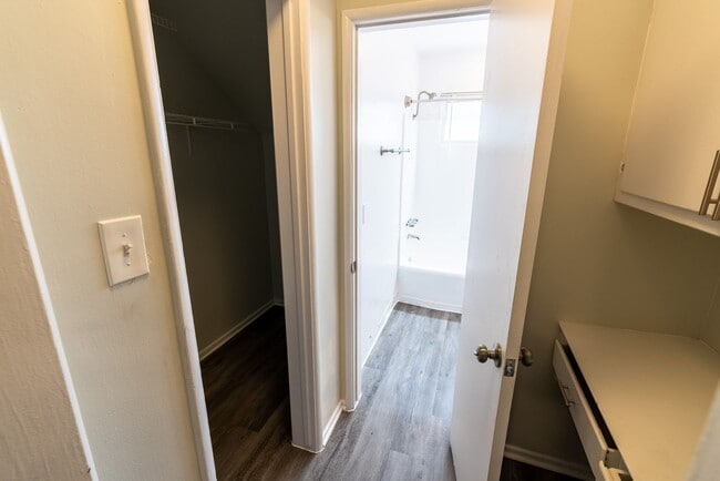 Interior Photo - 7056 Lanewood Ave