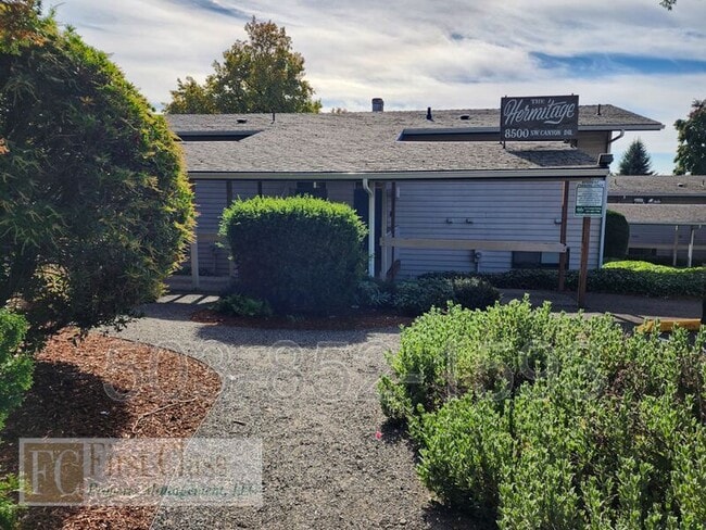 Building Photo - 8500 SW Canyon Dr