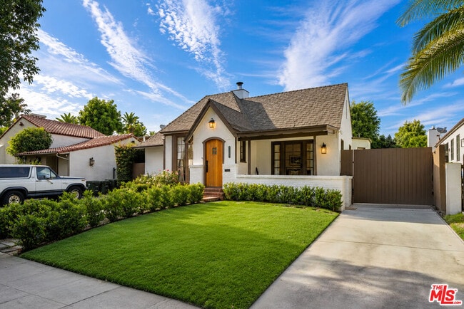 Building Photo - 6537 Moore Dr