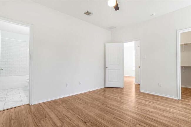 Building Photo - 128 Holstein St
