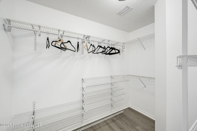 Building Photo - 210 Heron Dr