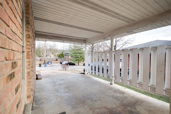 Building Photo - 10235 Jeffleigh Ln